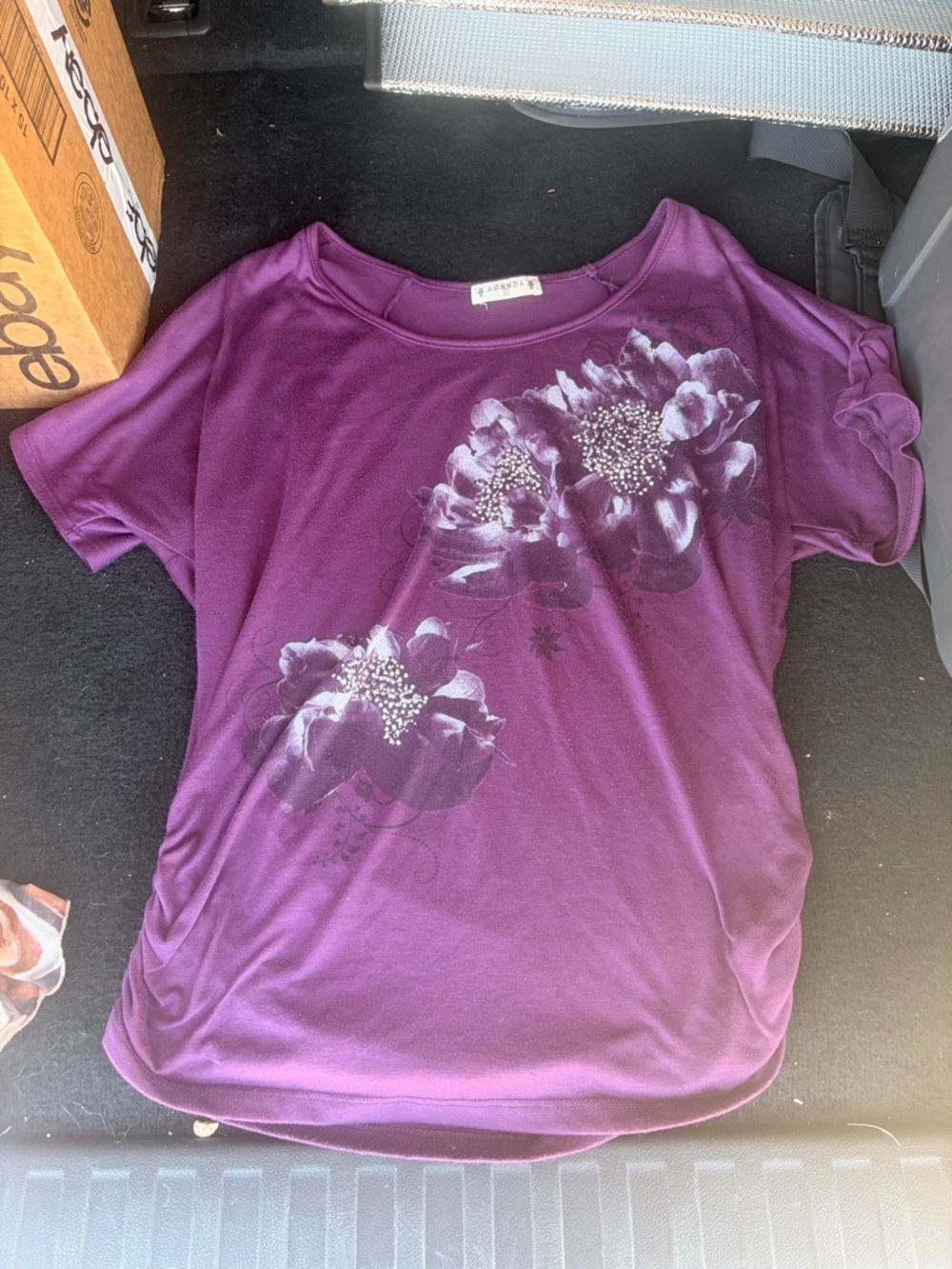 Agenda: Y2K headstock floral top: size Large